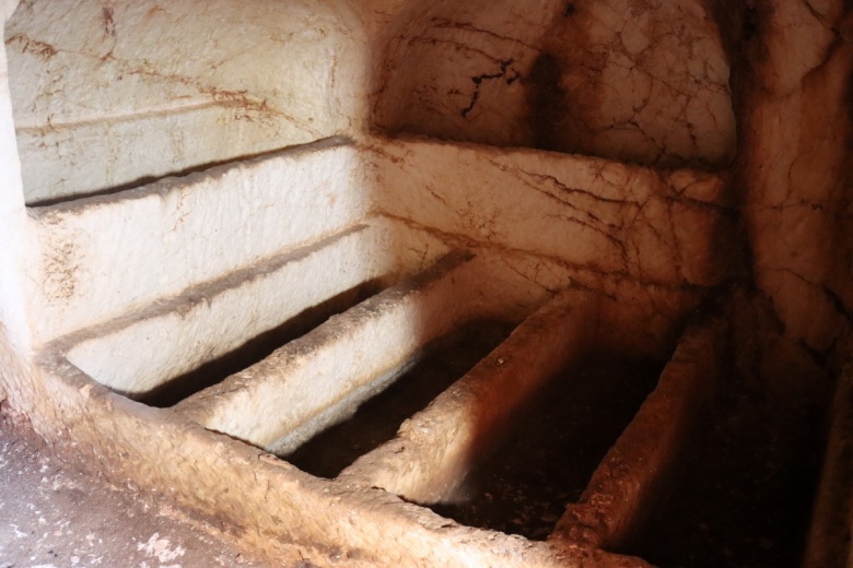 Adıyaman'da 18 kişinin gömüldüğü 2 bin yıllık 3 nişli bir oda mezar bulundu