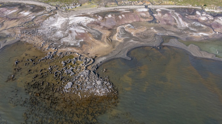 Van Gölü'nün suları kurudukça yeni arkeolojik kalıntılar ortaya çıkmaya devam ediyor