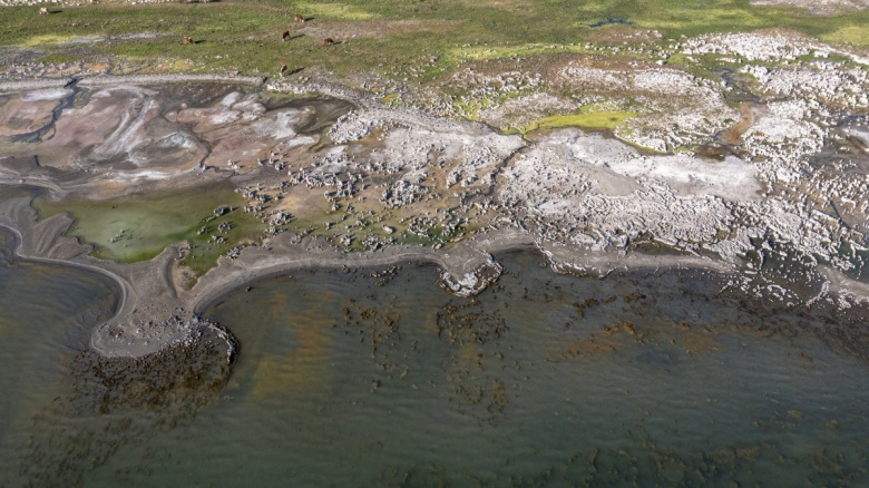 Van Gölü'nün suları kurudukça yeni arkeolojik kalıntılar ortaya çıkmaya devam ediyor