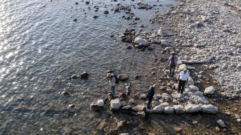 Van Gölü'nün suları kurudukça yeni arkeolojik kalıntılar ortaya çıkmaya devam ediyor