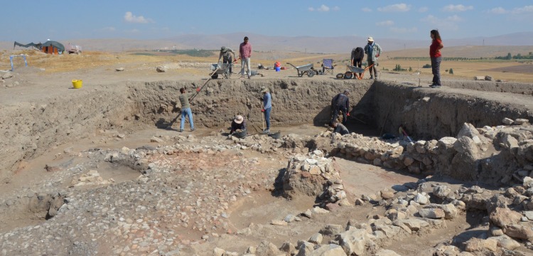 Yassı Höyük'te arkeologlar Pers hanedanı Akhamenidlere ait mimari kalıntılar ortaya çıkardı