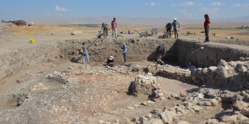 Yassı Höyükte arkeologlar Pers hanedanı Akhamenidlere ait mimari kalıntılar ortaya çıkardı