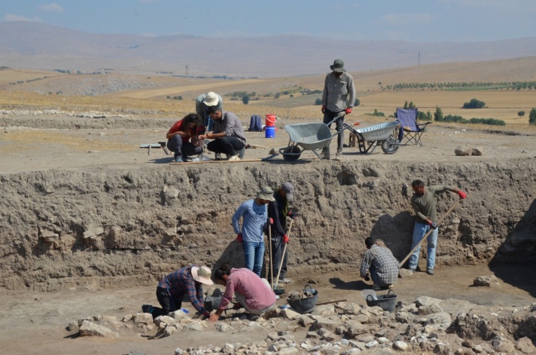 Kahramanmaraş'taki Yassı Höyük arkeoloji kazılarından 2023 manzaraları