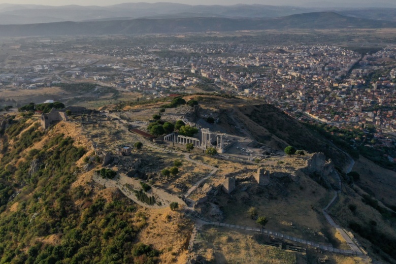 Kuş bakışı ile Pergamon Antik Kenti'nin seyre doyulmaz güzellikleri