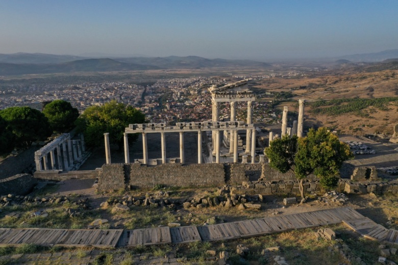 Kuş bakışı ile Pergamon Antik Kenti'nin seyre doyulmaz güzellikleri