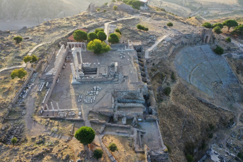 Kuş bakışı ile Pergamon Antik Kenti'nin seyre doyulmaz güzellikleri