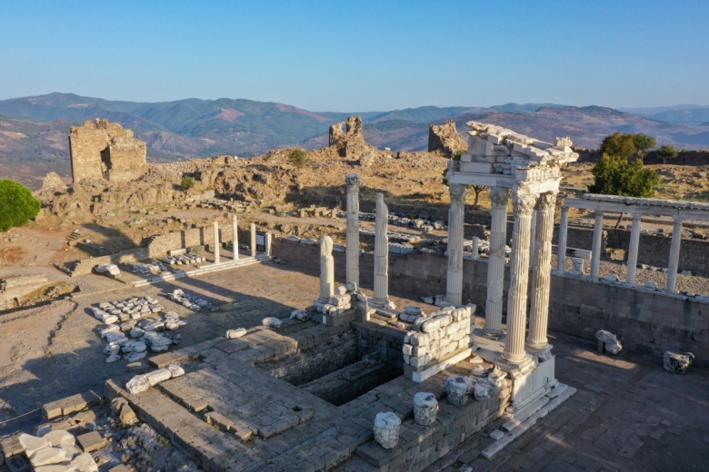 Kuş bakışı ile Pergamon Antik Kenti'nin seyre doyulmaz güzellikleri