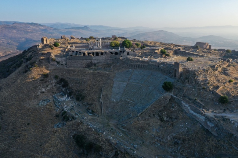 Kuş bakışı ile Pergamon Antik Kenti'nin seyre doyulmaz güzellikleri