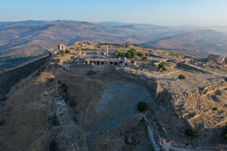 Kuş bakışı ile Pergamon Antik Kenti'nin seyre doyulmaz güzellikleri