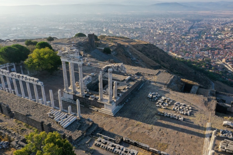 Kuş bakışı ile Pergamon Antik Kenti'nin seyre doyulmaz güzellikleri