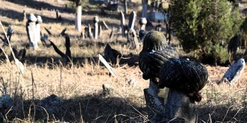 Bilecikin Küplü köyündeki Osmanlı mezarlığında Rumlara ait 6 mezar bulundu