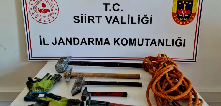 Siirt'in Baykan ilçesinde kaçak kazı yapan 6 defineci yakalandı