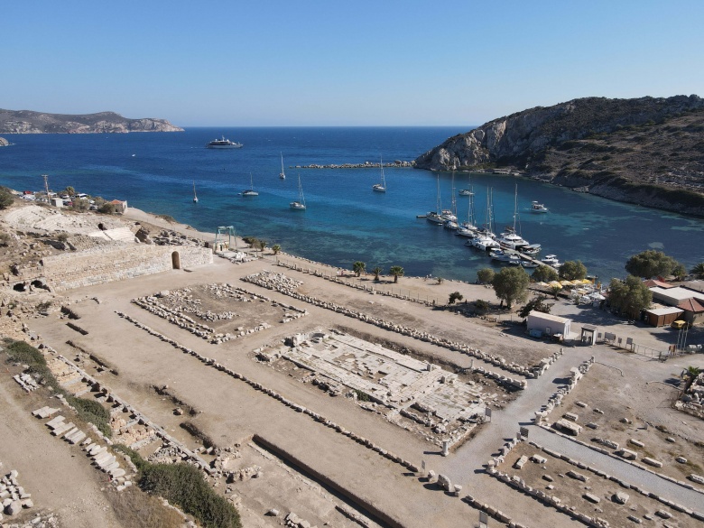 Kuş bakışı Knidos Antik Kenti manzaraları