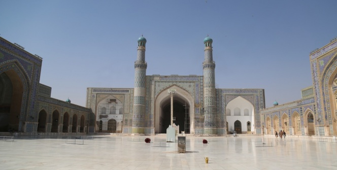 Afganistandaki depremde Herat Ulu Camisi ağır hasar gördü