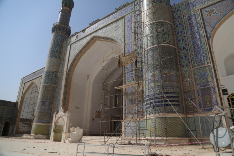Afganistan'daki depremde Herat Ulu Camisi ağır hasar gördü