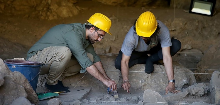 Maraş'taki Direkli Mağarası'nda 12 bin yıllık avcı-toplayıcı dönem mezarı bulundu