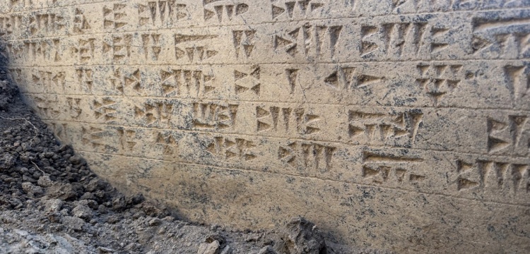 Körzüt Kalesi'ndeki arkeoloji kazılarında bir Urartu Tapınağı ve çivi yazılı bloklar bulundu