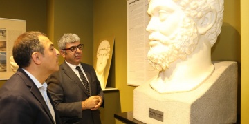 Burdur Valisi Gezilip Görülmeye Değer Müzedeki arkeolojik eserlere hayran kaldı