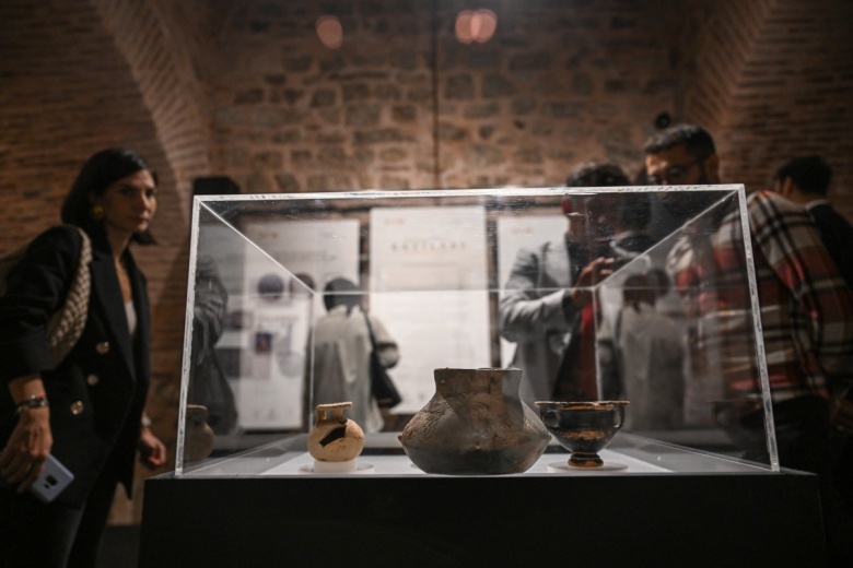 İstanbul Kazıları sergisi Sultanahmet'te meraklılarıyla buluştu