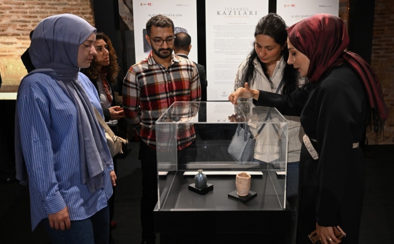 İstanbul Kazıları sergisi Sultanahmet'te meraklılarıyla buluştu