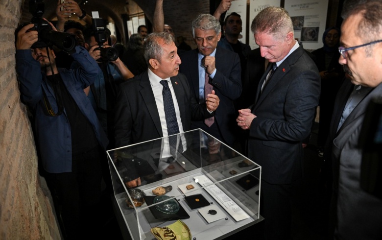 İstanbul Kazıları sergisi Sultanahmet'te meraklılarıyla buluştu