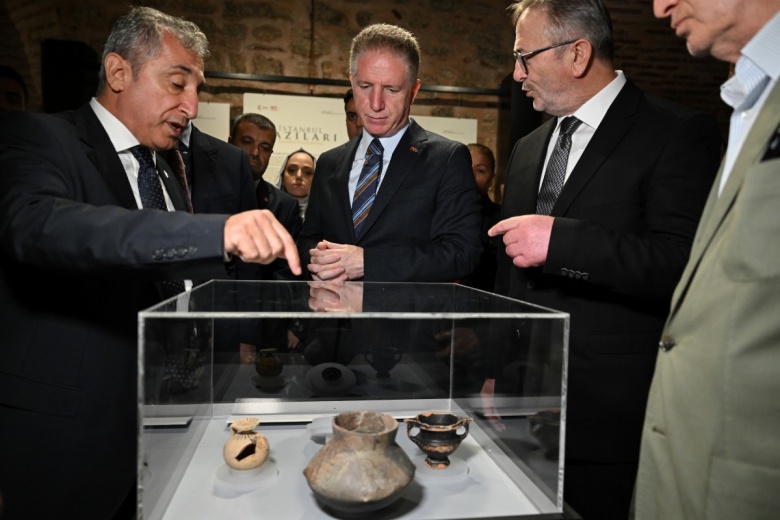 İstanbul Kazıları sergisi Sultanahmet'te meraklılarıyla buluştu