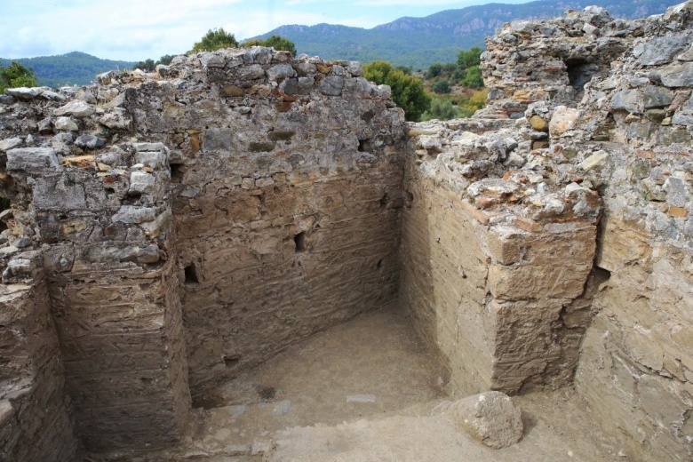 Kaunos Antik Kenti'ndeki arkeoloji kazılarda Osmanlı dönemi türbe kalıntılarına rastlandı