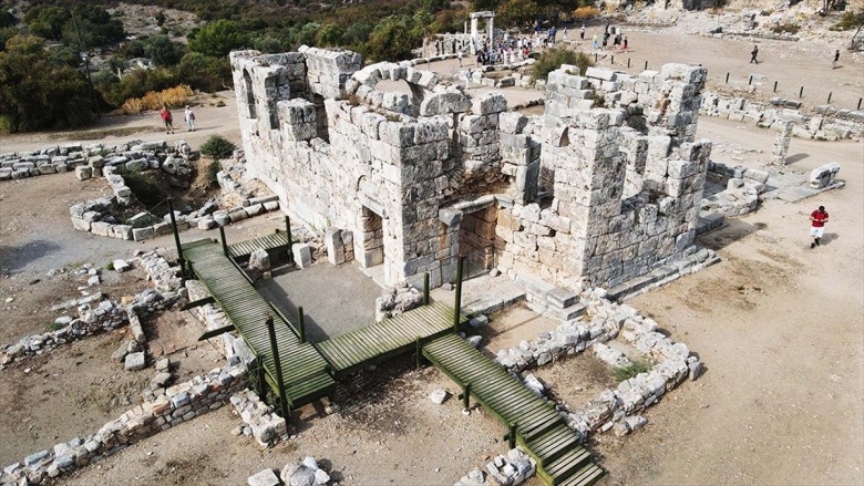 Kaunos Antik Kenti'ndeki arkeoloji kazılarda Osmanlı dönemi türbe kalıntılarına rastlandı