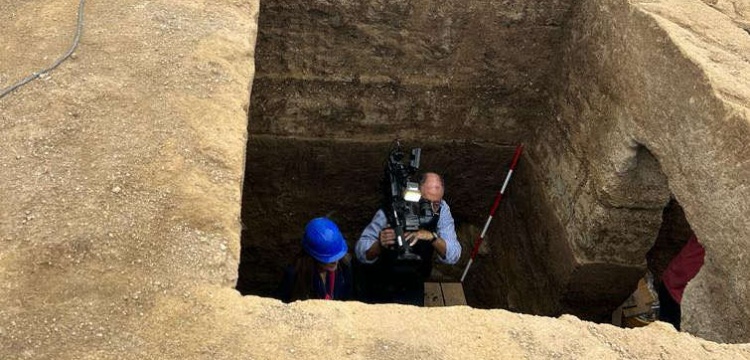 Arkeologlar İtalya'da yağmalanmamış, sağlam bir Etrüsk mezarı açtı