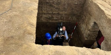 Arkeologlar İtalyada yağmalanmamış, sağlam bir Etrüsk mezarı açtı