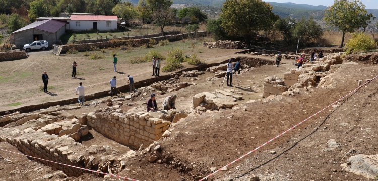 Arkeologlar Diyarbakır'ın Kulp ilçesinde 1500 yıllık kilise kalıntısı buldu