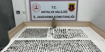 Antalyanın Kepez ilçesinde tarihi eser kaçakçılığı operasyonu: 5 gözaltı