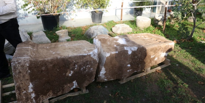Arkeologlar Yalovadaki hafriyatta bulunan stelin nereden geldiğini araştırıyor