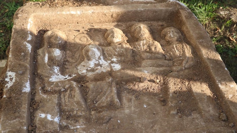 Arkeologlar Yalova'daki hafriyatta bulunan stelin nereden geldiğini araştırıyor