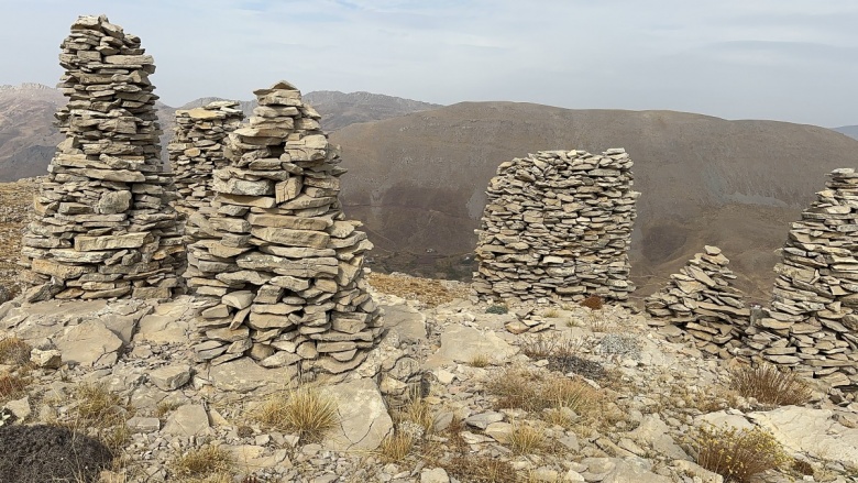 Adıyaman'nın gerger ilçesinde Obo Kültürünü andıran taş yığını yapılar bulundu