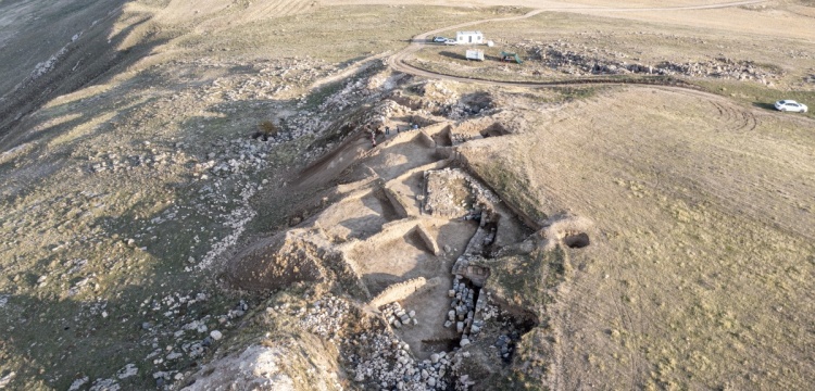 Van'daki gizemli antik kentte yeni bir kale burcu keşfedildi