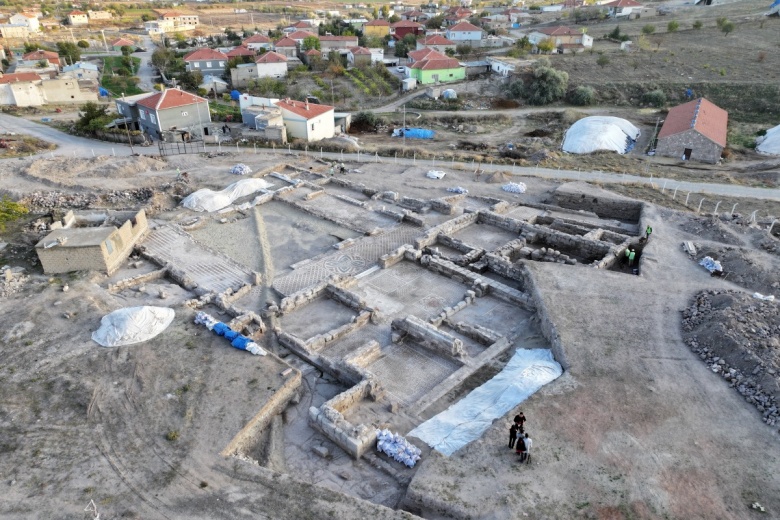 Kayseri'nin İncesu ilçesinde bulunan 1700 yıllık mozaikler göz kamaştırıyor