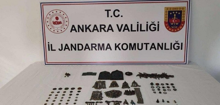 Ankara'nın Ayaş ilçesinde satılmaya çalışılan 101 adet tarihi eser yakalandı