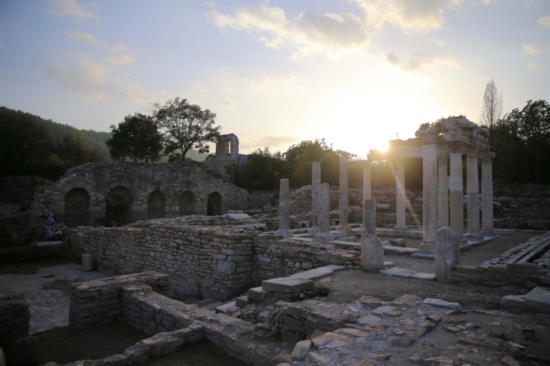 Stratonikeia Antik Kenti'ndeki Roma hamamında 1900 yıllık çocuk ayak izlerine rastlandı