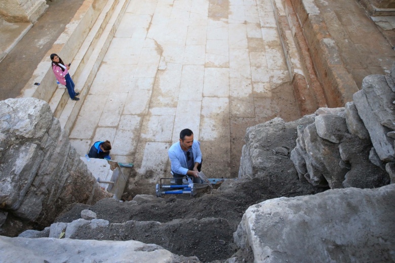 Stratonikeia Antik Kenti'ndeki Roma hamamında 1900 yıllık çocuk ayak izlerine rastlandı