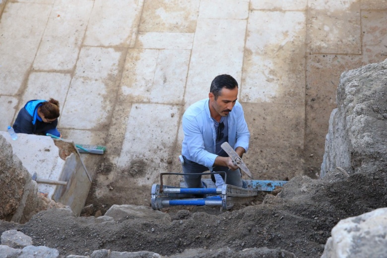 Stratonikeia Antik Kenti'ndeki Roma hamamında 1900 yıllık çocuk ayak izlerine rastlandı