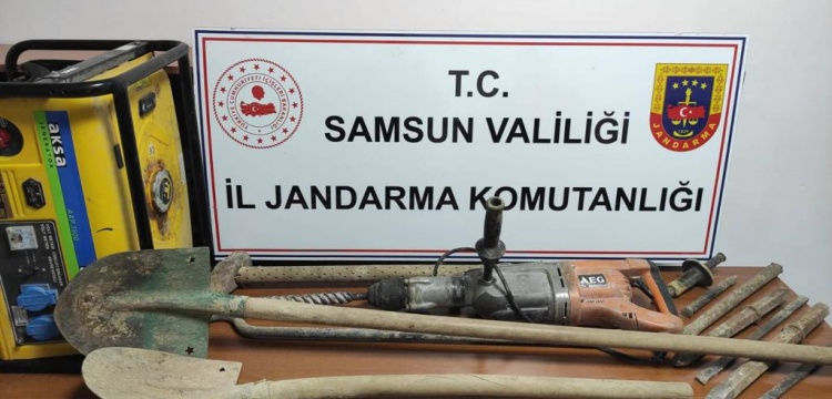 Samsun'da kaçak kazı yapan 4 defineci yakalandı