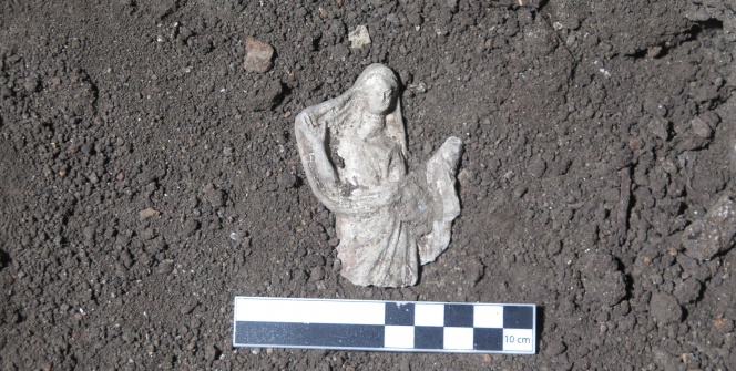Manisadaki Aigai Antik Kenti arkeoloji kazısında 2 Demeter heykelciği bulundu