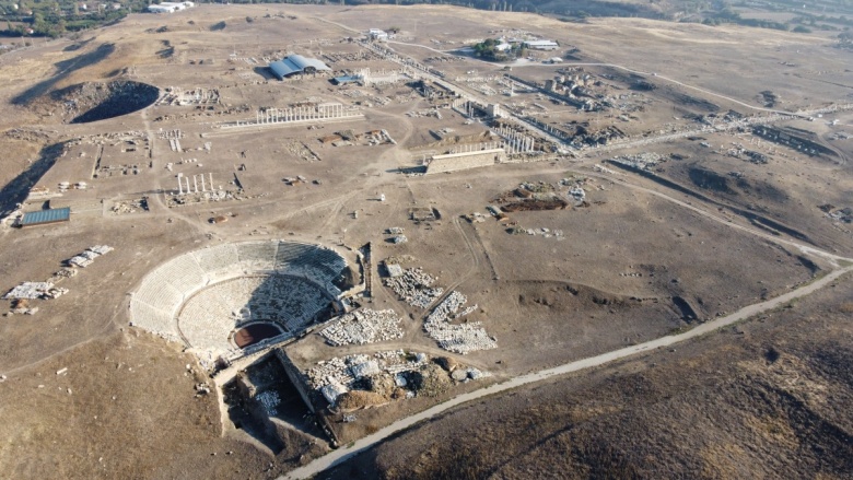 Restore edilen Trajan Çeşmesi, Laodikya'daki ünlü tapınaktan daha çok ilgi görüyor