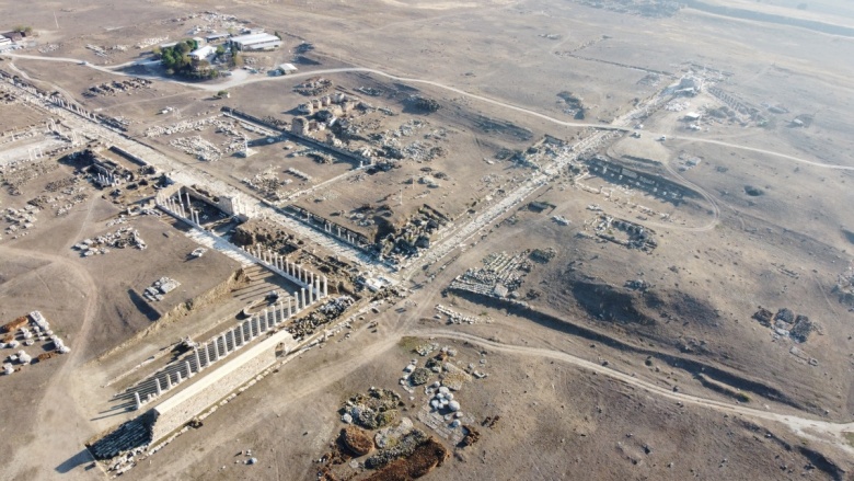 Restore edilen Trajan Çeşmesi, Laodikya'daki ünlü tapınaktan daha çok ilgi görüyor