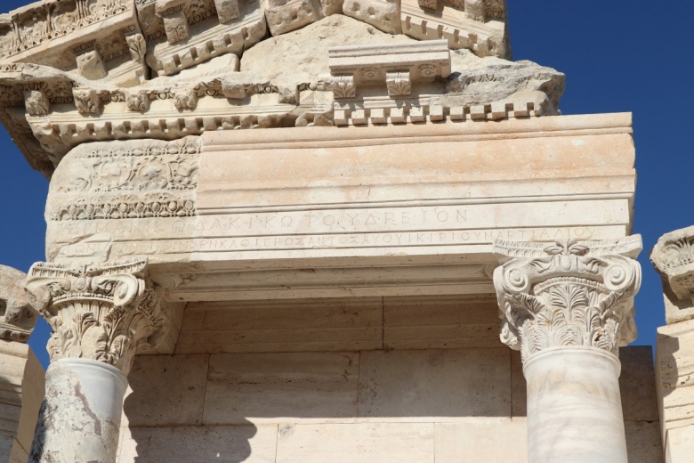 Restore edilen Trajan Çeşmesi, Laodikya'daki ünlü tapınaktan daha çok ilgi görüyor