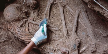 Vietnamda cenin pozisyonda gömülmüş 10 bin yıllık iskeletler bulundu