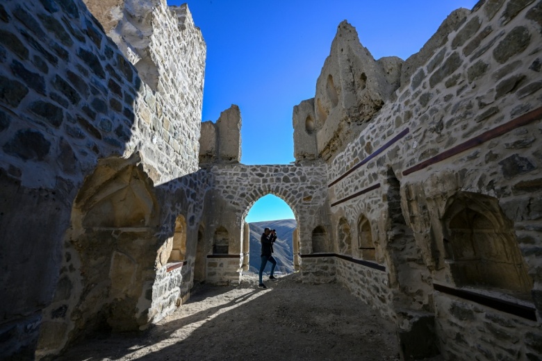 Van'ın masalsı yapısı Hoşap Kalesi restorasyonla eski görkemine kavuşuyor.