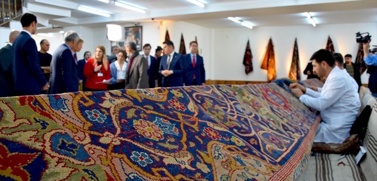 II. Abdülhamit'in Hollanda'ya hediye ettiği Hereke Halısı Türkiye'de restore ediliyor