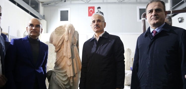 Bakan Abdulkadir Uraloğlu, Dans Eden Musa'yı ziyaret etti